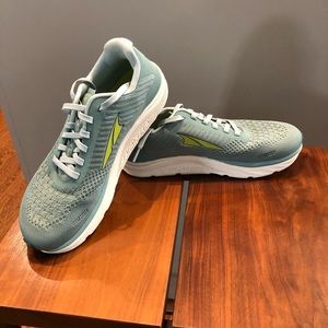 Altar Torin 4.5. - Women’s size 8.5